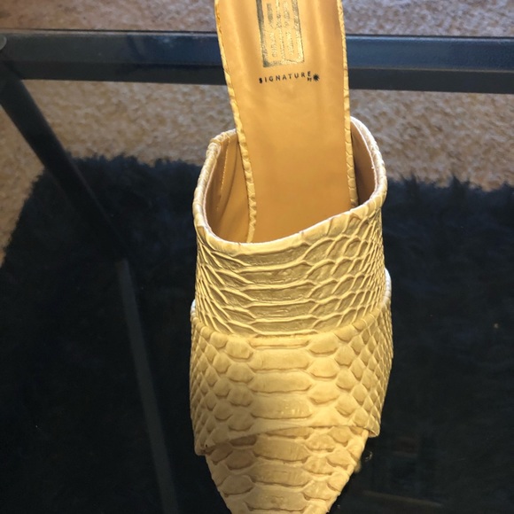 Faux snake skin heels - Picture 2 of 3